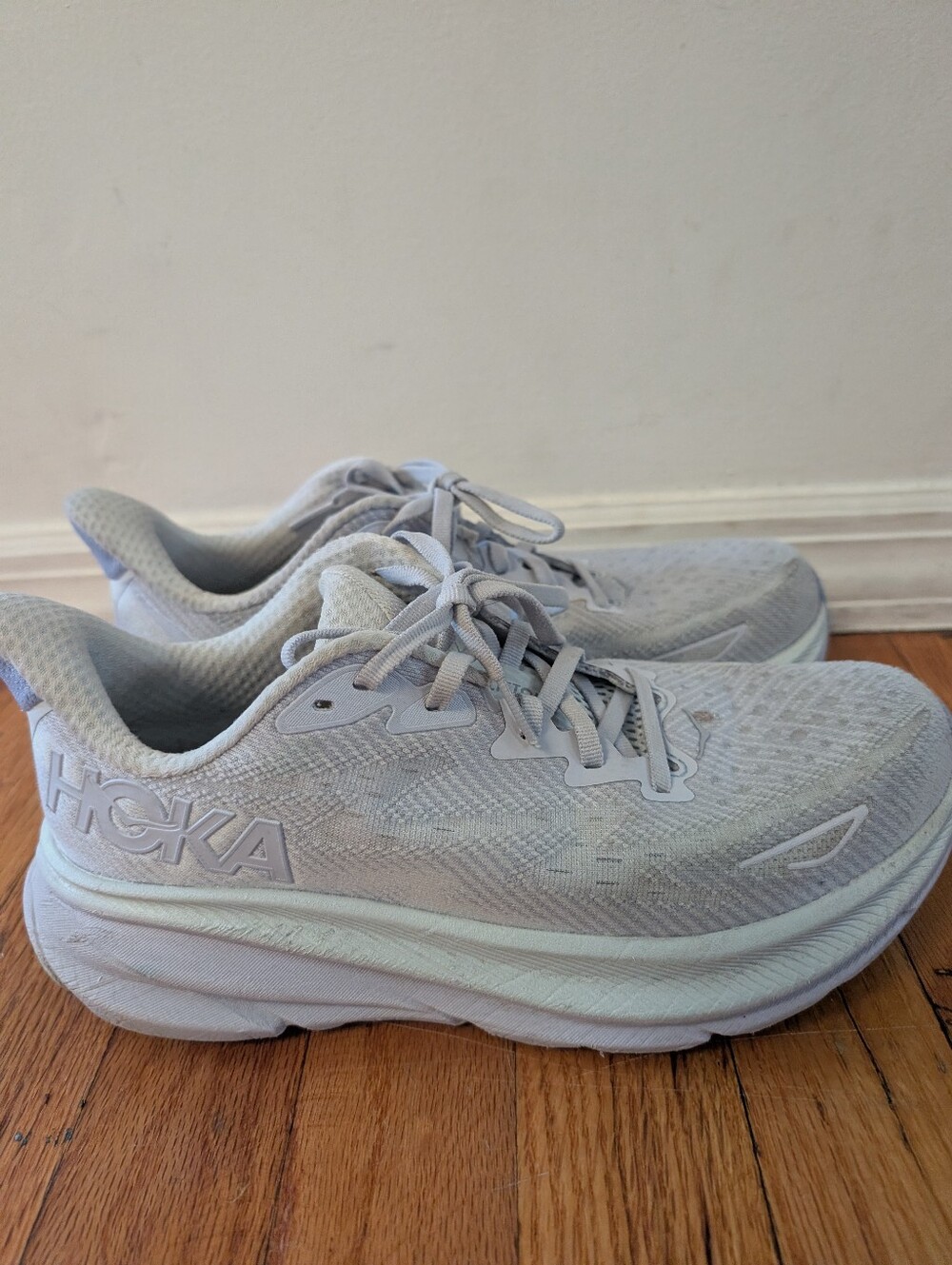 Hoka Clifton Woman's Running Shoes 8B